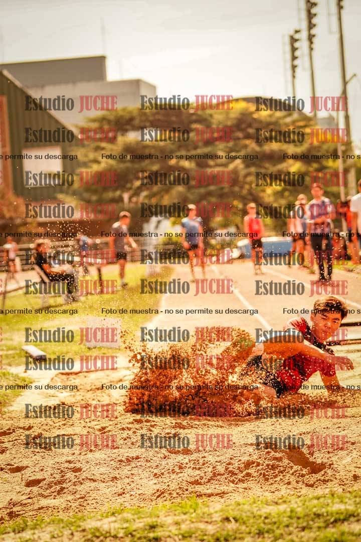 Fotos del salto en largo de varones