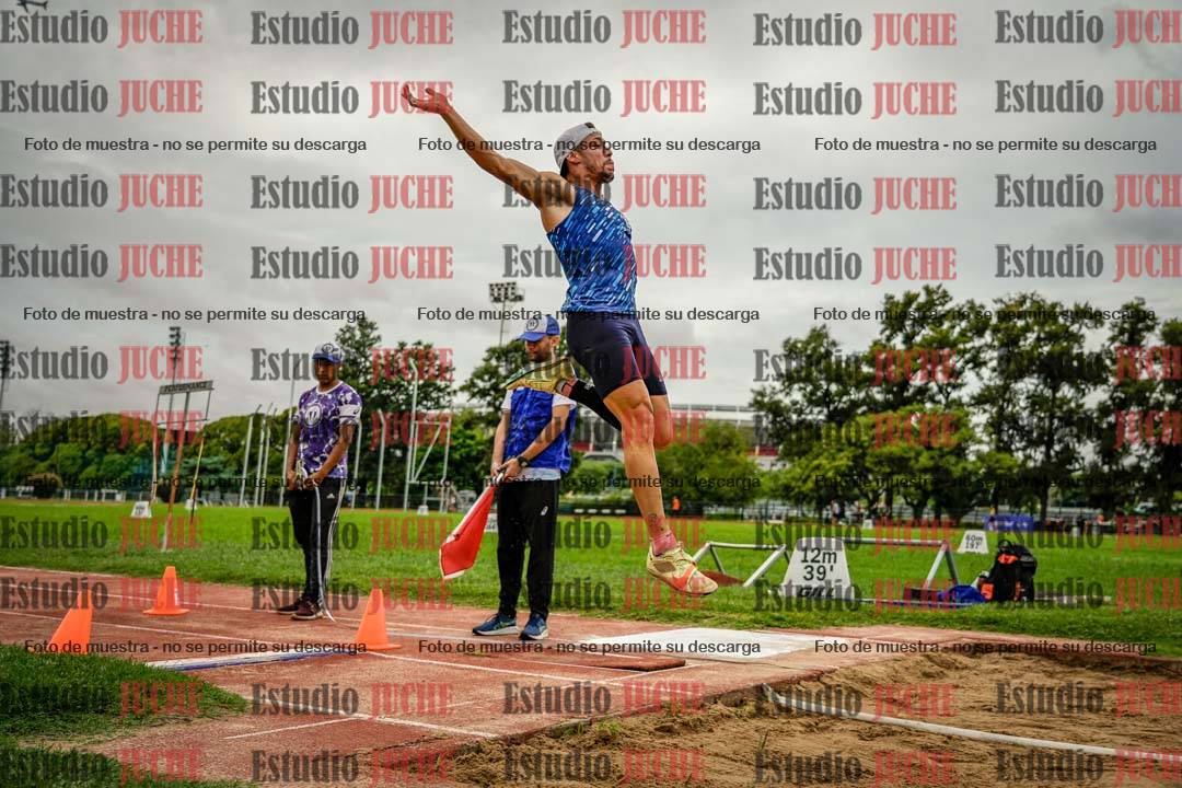 Fotos del salto en largo de varones