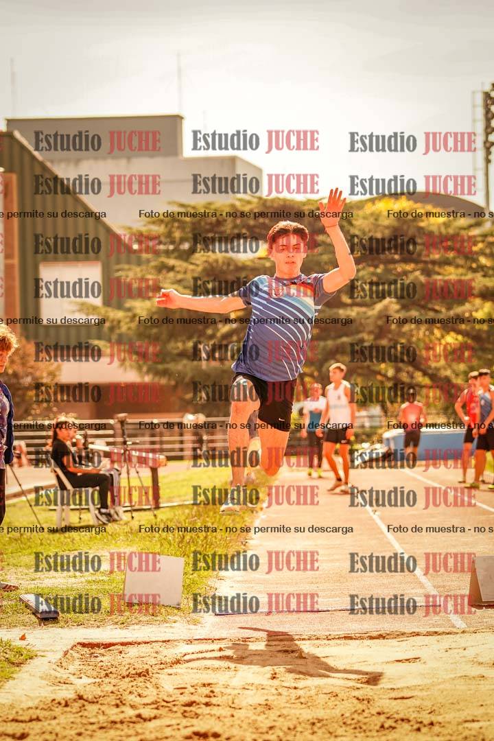 Fotos del salto en largo de varones