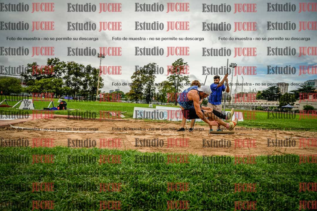Fotos del salto en largo de varones