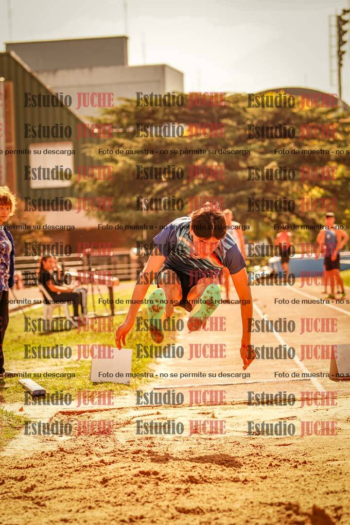 Fotos del salto en largo de varones