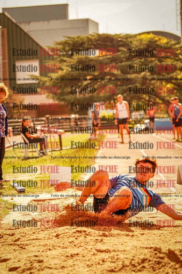 Fotos del salto en largo de varones