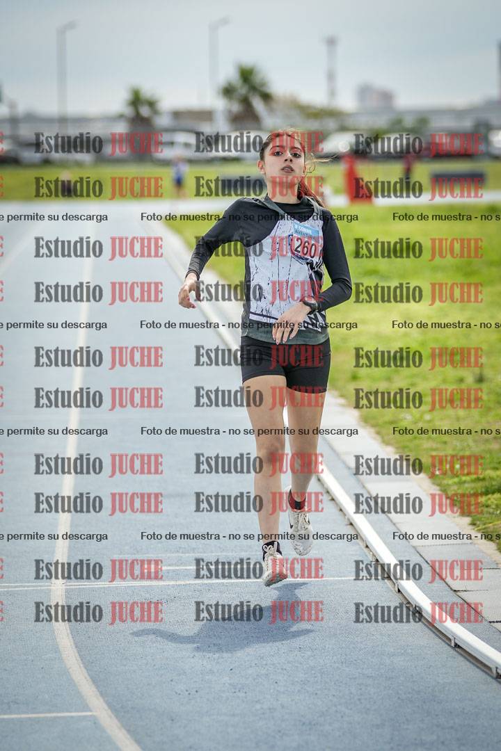 Fotos de los 800 m llanos de mujeres - U14