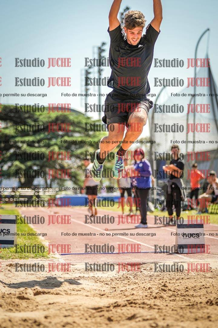 Fotos del salto en largo de varones