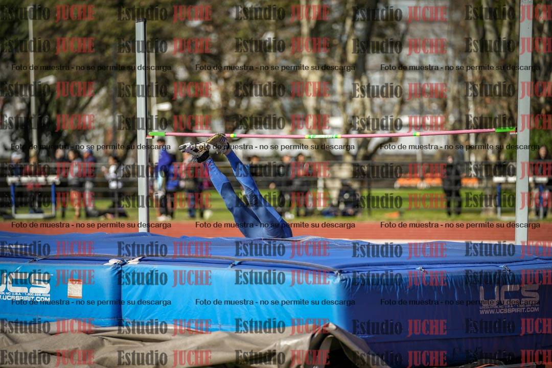 Fotos del salto en alto - todos los grupos