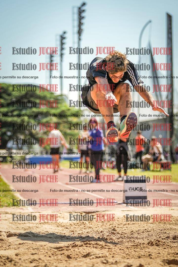 Fotos del salto en largo de varones