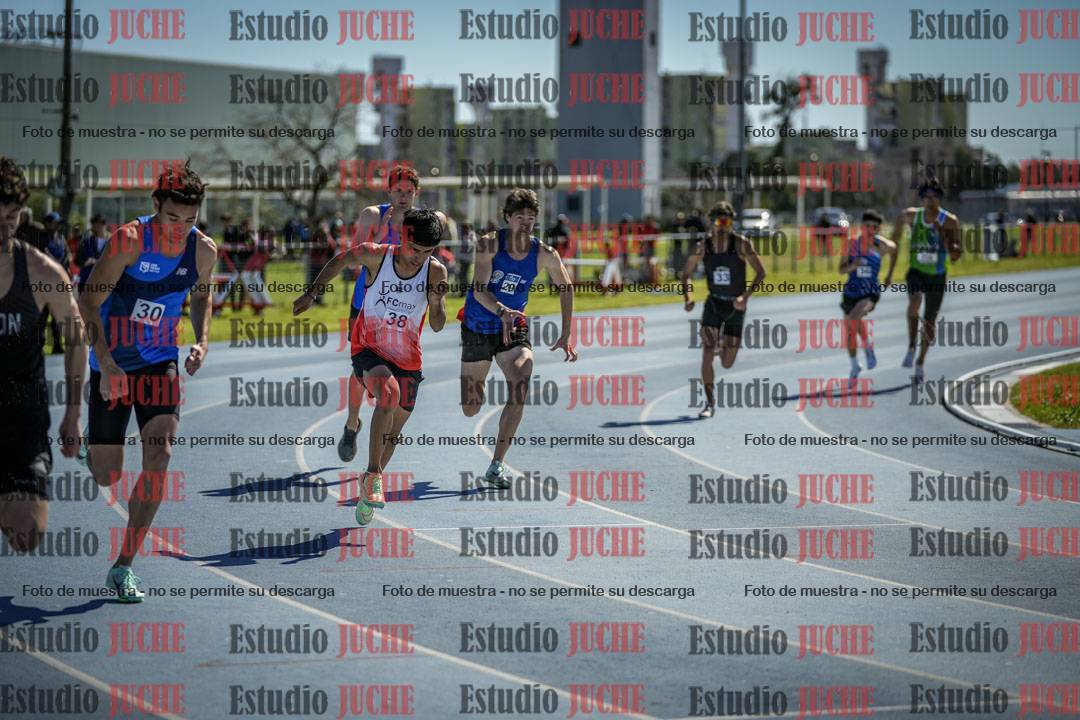 Fotos de los 800 m llanos de varones