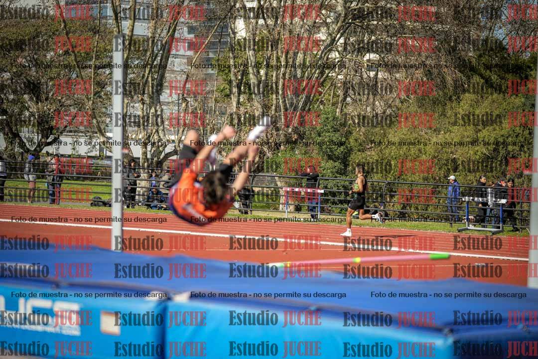 Fotos del salto en alto - todos los grupos