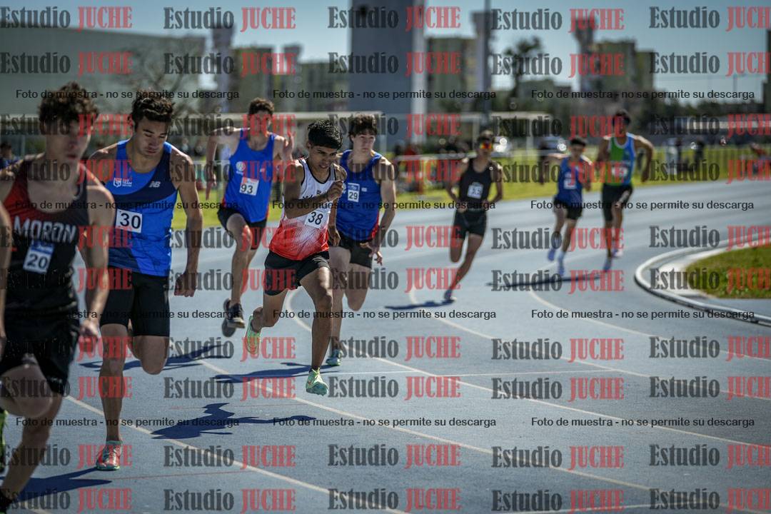 Fotos de los 800 m llanos de varones