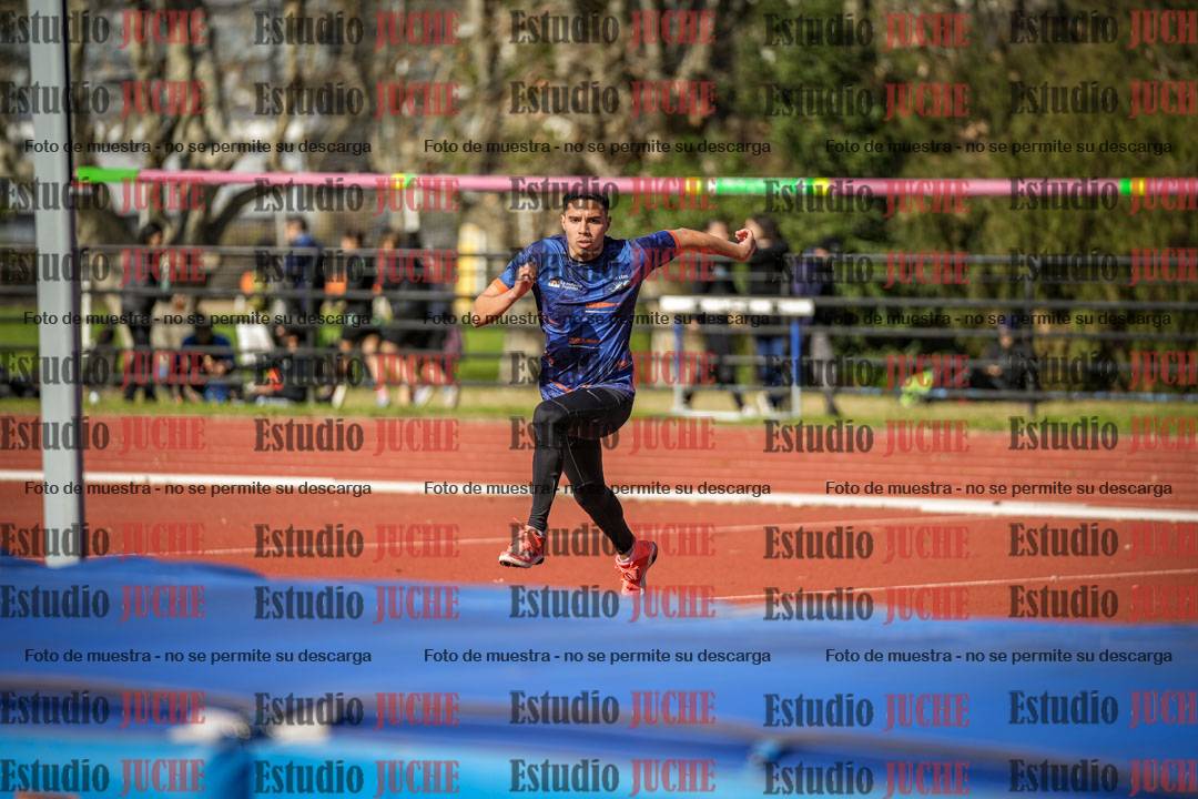 Fotos del salto en alto - todos los grupos