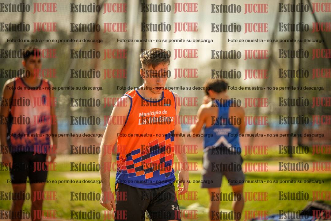 Fotos del salto en largo de varones