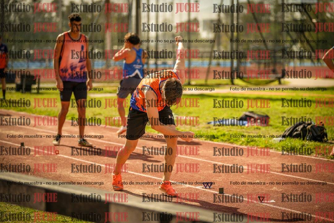 Fotos del salto en largo de varones