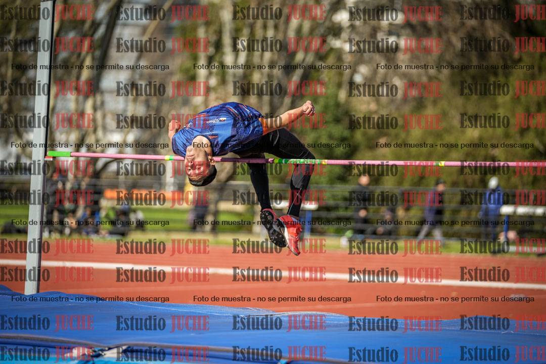 Fotos del salto en alto - todos los grupos
