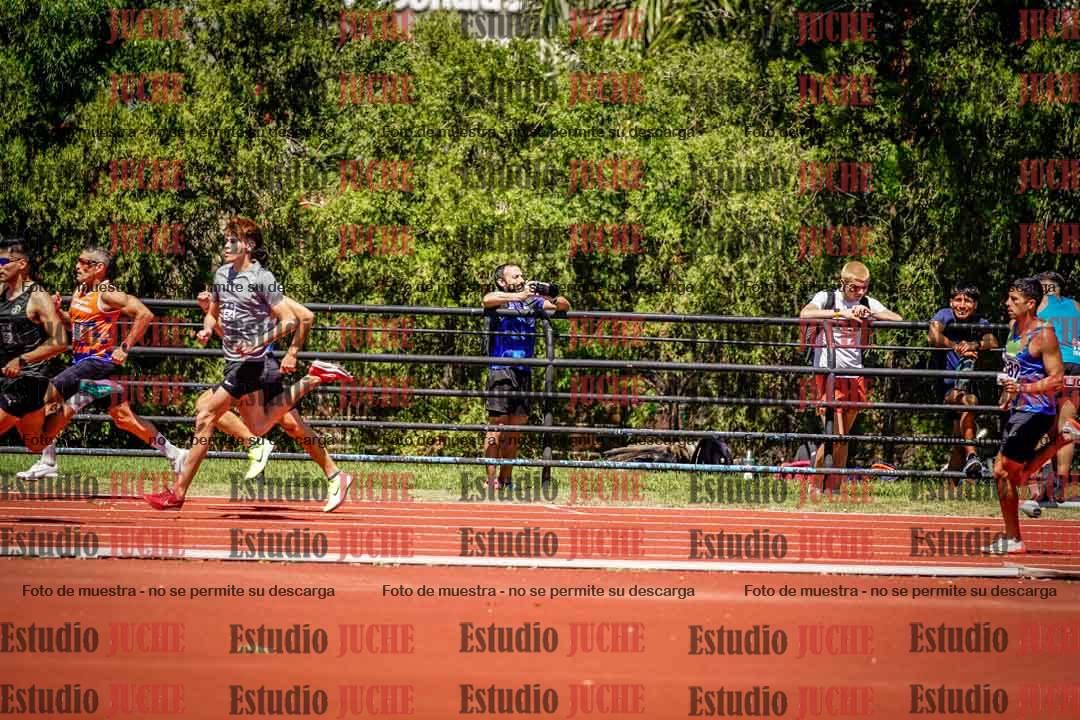 Fotos de los 800 m llanos de varones