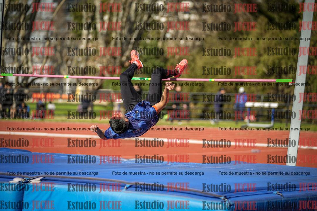 Fotos del salto en alto - todos los grupos