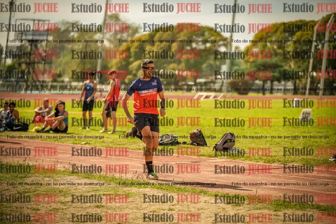 Fotos del salto en largo de varones