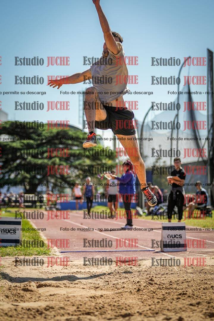 Fotos del salto en largo de varones