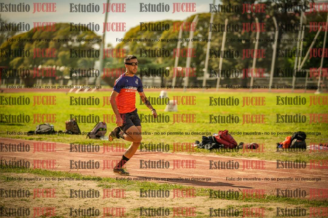 Fotos del salto en largo de varones