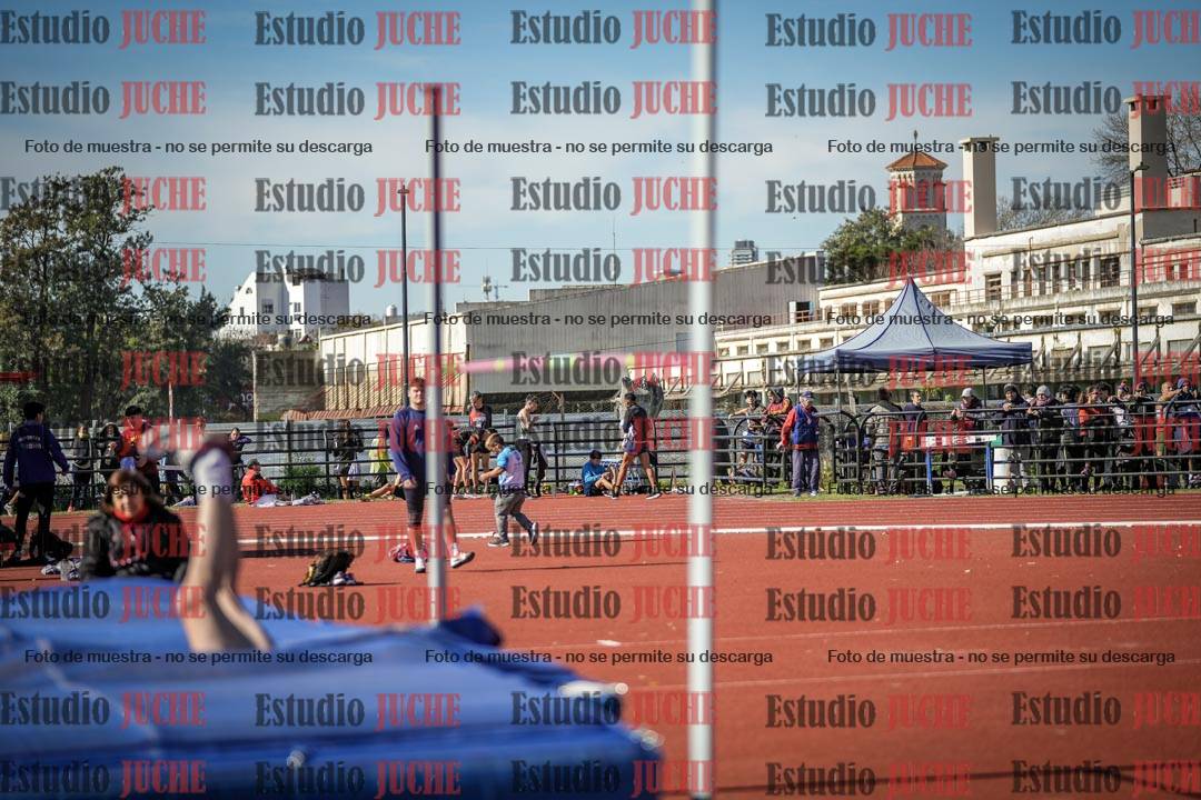 Fotos del salto en alto - todos los grupos