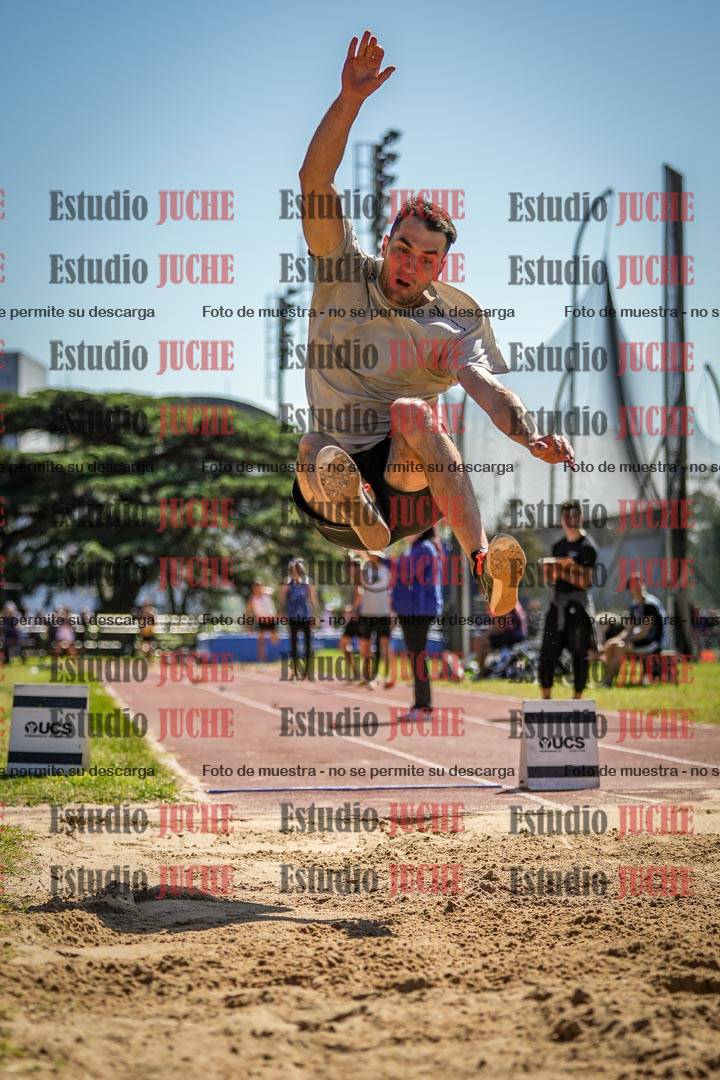 Fotos del salto en largo de varones