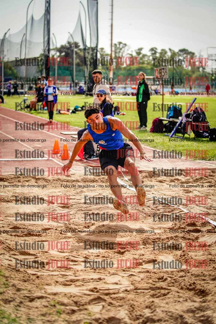 Fotos del salto en largo de varones