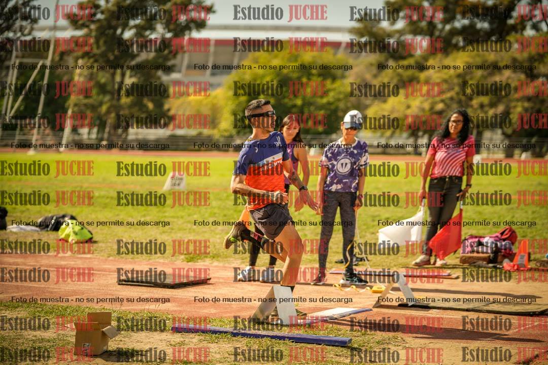 Fotos del salto en largo de varones