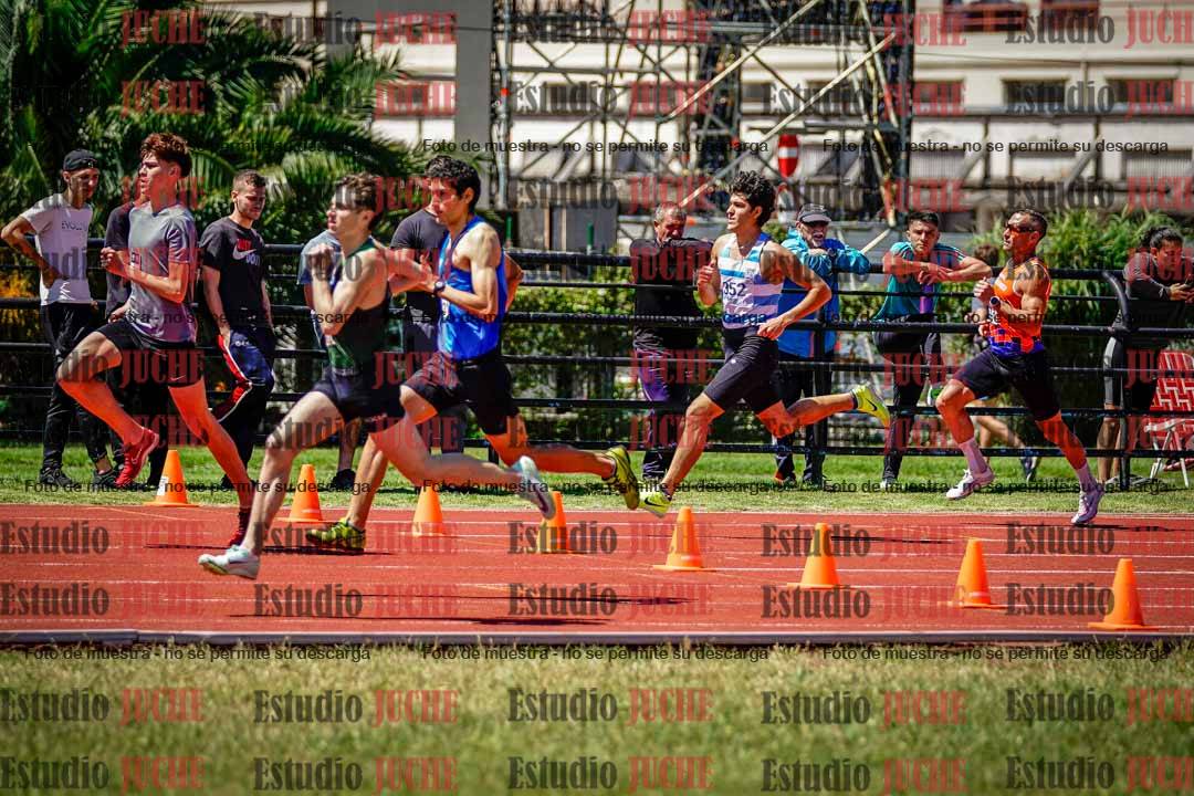 Fotos de los 800 m llanos de varones