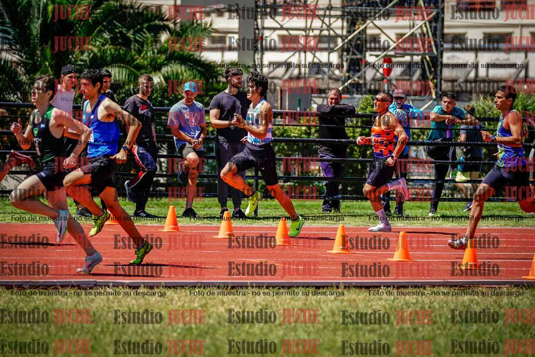 Fotos de los 800 m llanos de varones