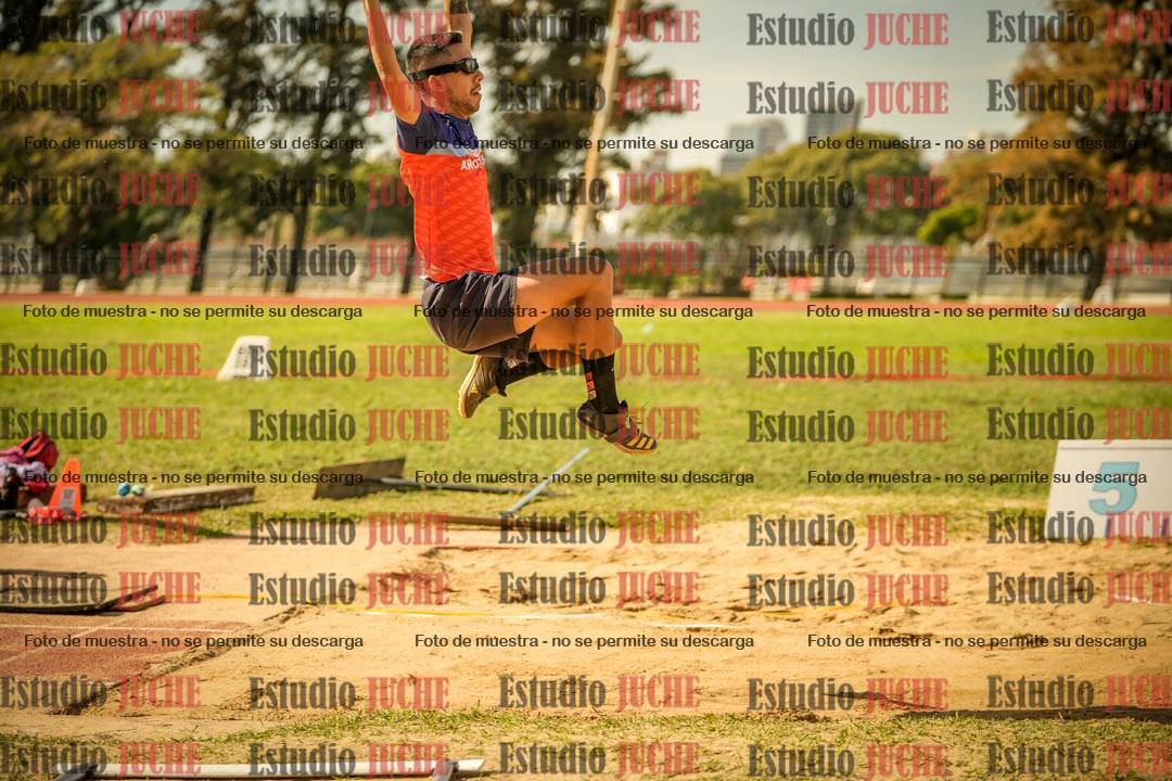 Fotos del salto en largo de varones
