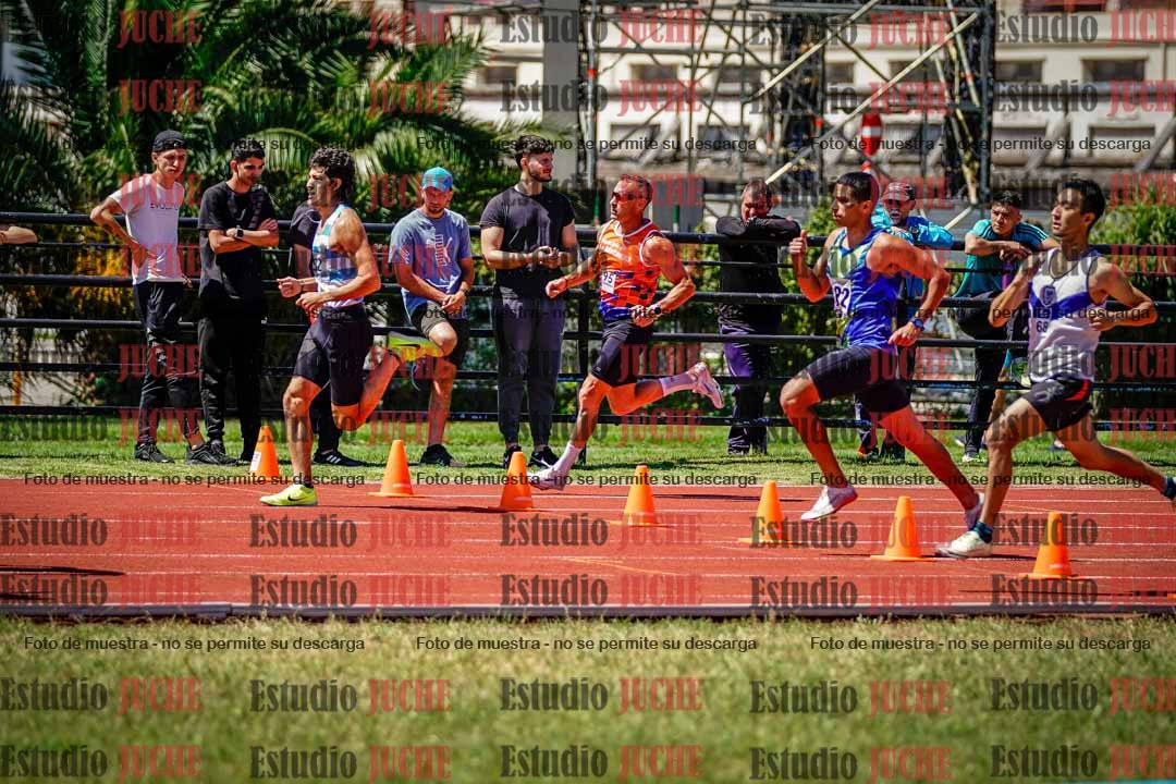 Fotos de los 800 m llanos de varones