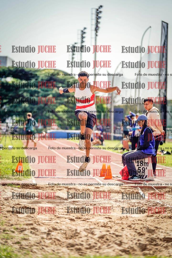 Fotos del salto en largo de varones
