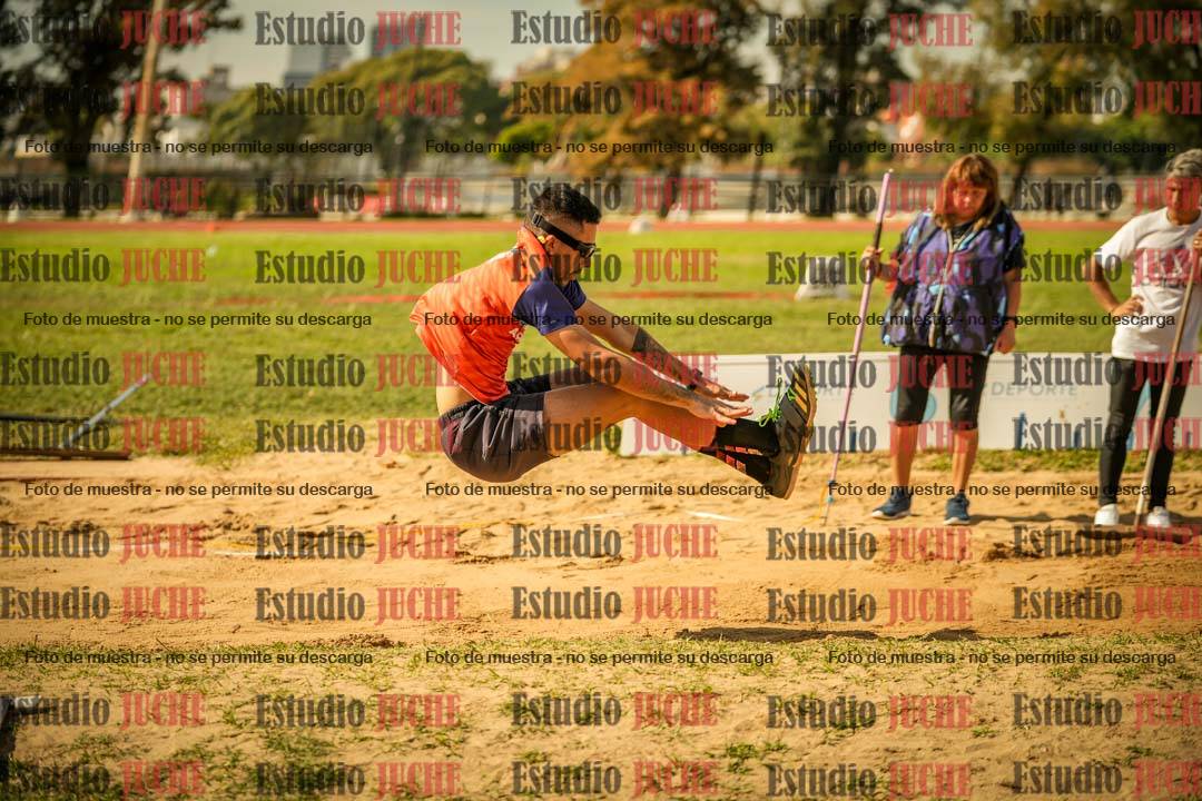 Fotos del salto en largo de varones