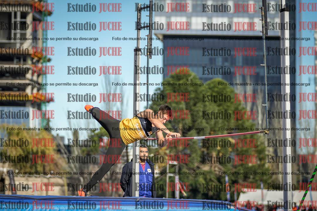 Fotos del salto con garrocha de varones - decatlón 8