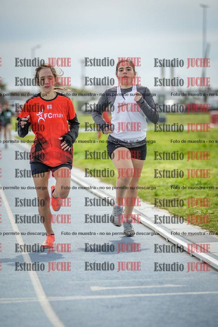 Fotos de los 800 m llanos de mujeres - U14
