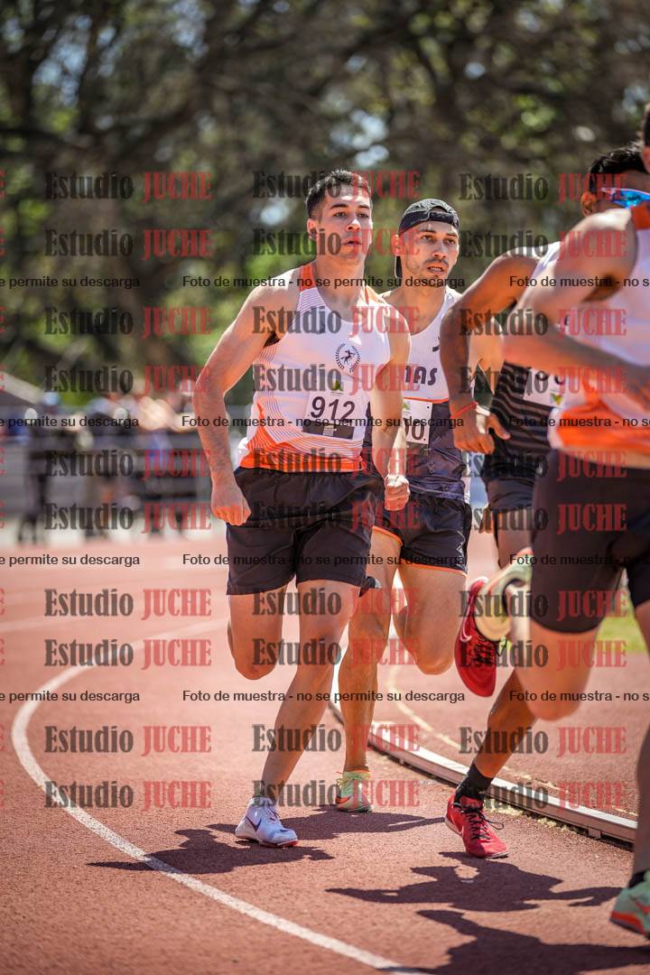 Fotos de los 800 m llanos de varones