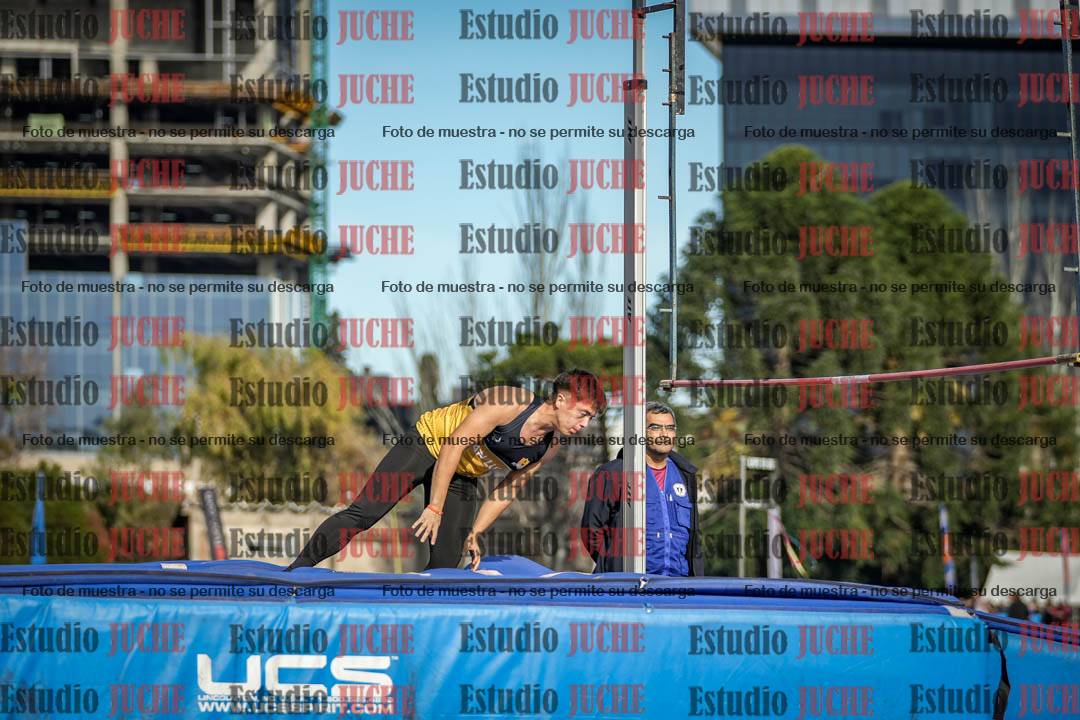 Fotos del salto con garrocha de varones - decatlón 8