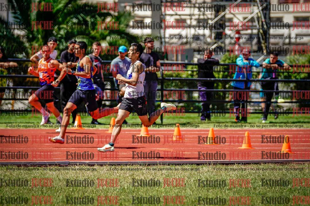 Fotos de los 800 m llanos de varones