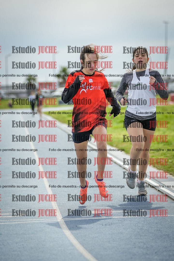Fotos de los 800 m llanos de mujeres - U14