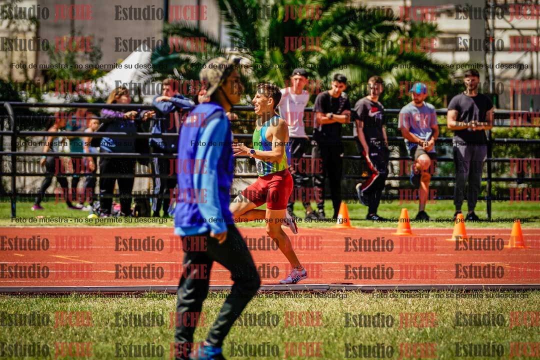 Fotos de los 800 m llanos de varones