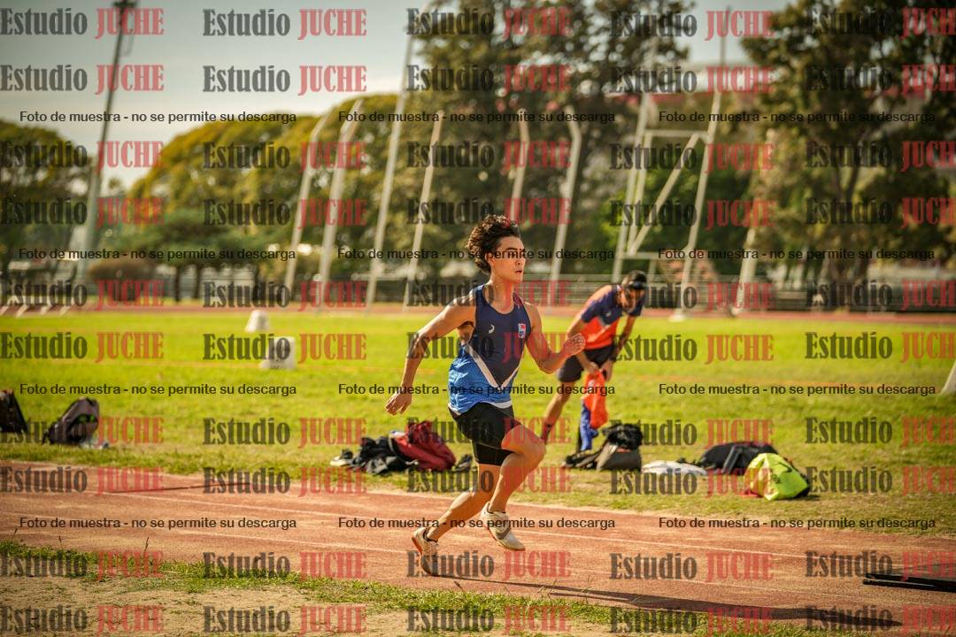 Fotos del salto en largo de varones