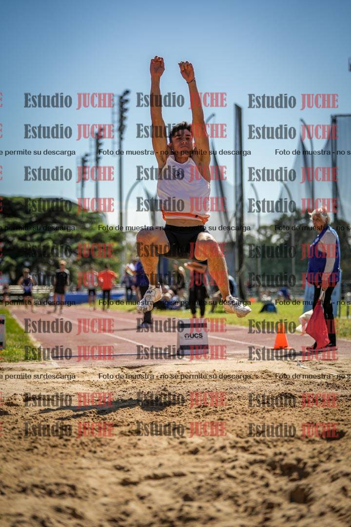 Fotos del salto en largo de varones