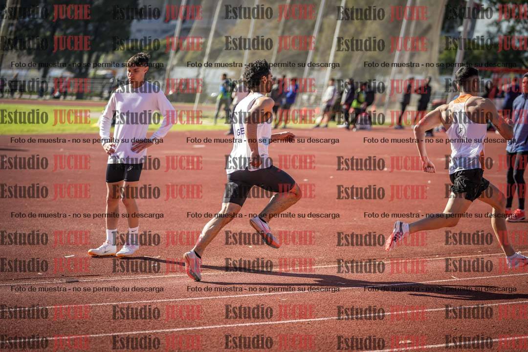 Fotos de los 800 m llanos de varones