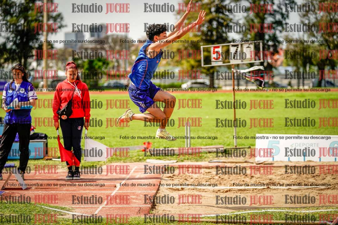 Fotos del salto en largo de varones