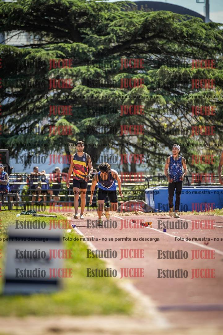 Fotos del salto en largo de varones