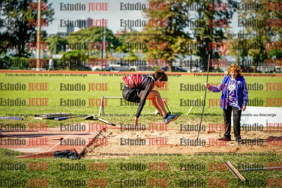 Fotos del salto en largo de varones