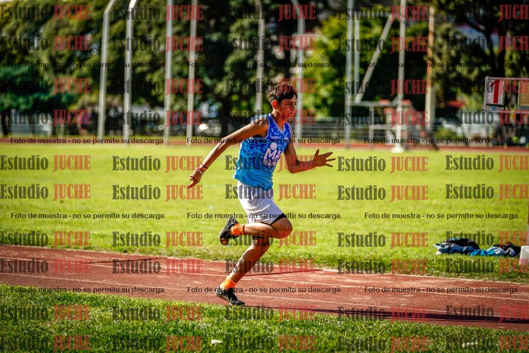 Fotos del salto en largo de varones
