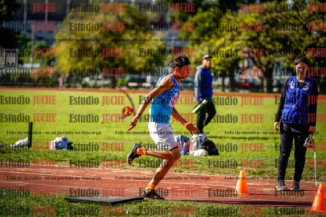 Fotos del salto en largo de varones