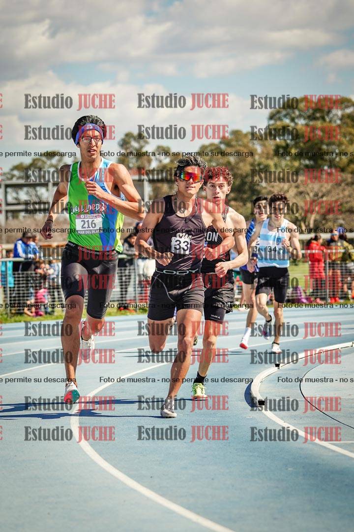 Fotos de los 800 m llanos de varones