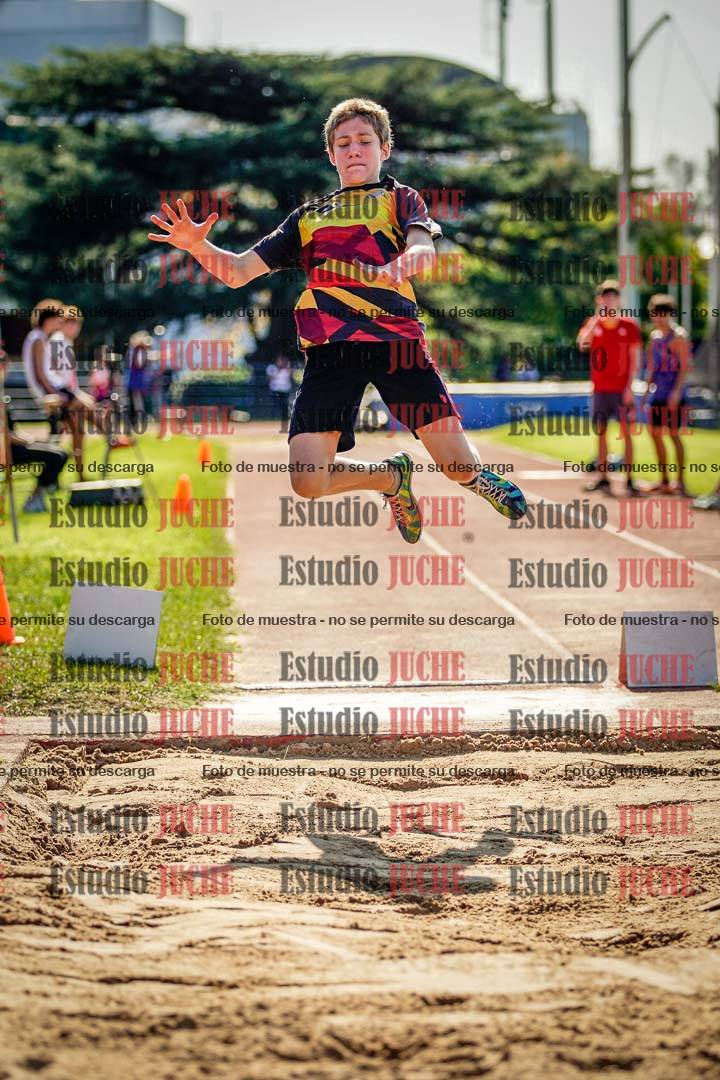 Fotos del salto en largo de varones
