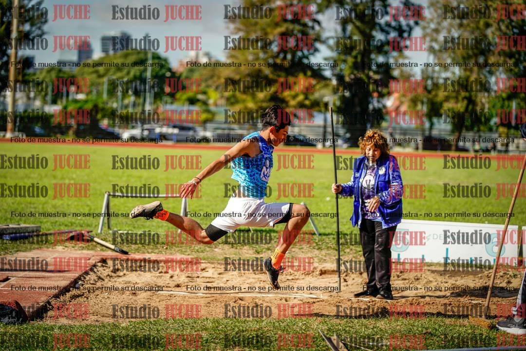 Fotos del salto en largo de varones